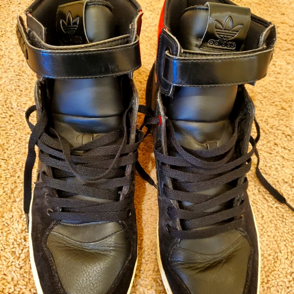 Mens size 11 Adidas sneakers